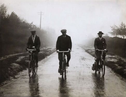 Arthur Conan Doyle (center), with Brigadier-General Sir Frederick Gordon Guggisberg and Mr. St. Quentin, on auto-wheels (july 1913). A pencil caption on the rear stated: "The first 'Auto Wheel' club in England. The present members."